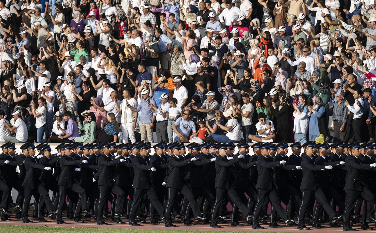 Polis Meslek Yüksekokulları Mezuniyet Töreni'nden kareler