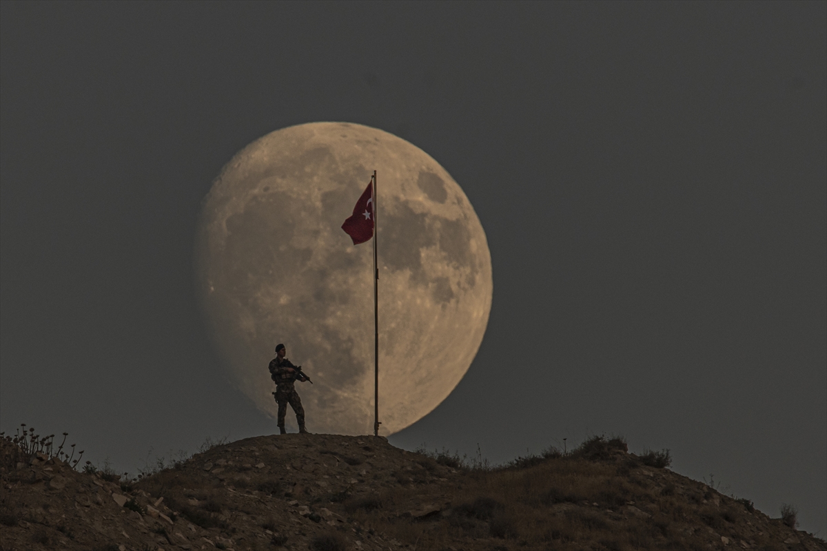 Türk askeri ve Süper Ay