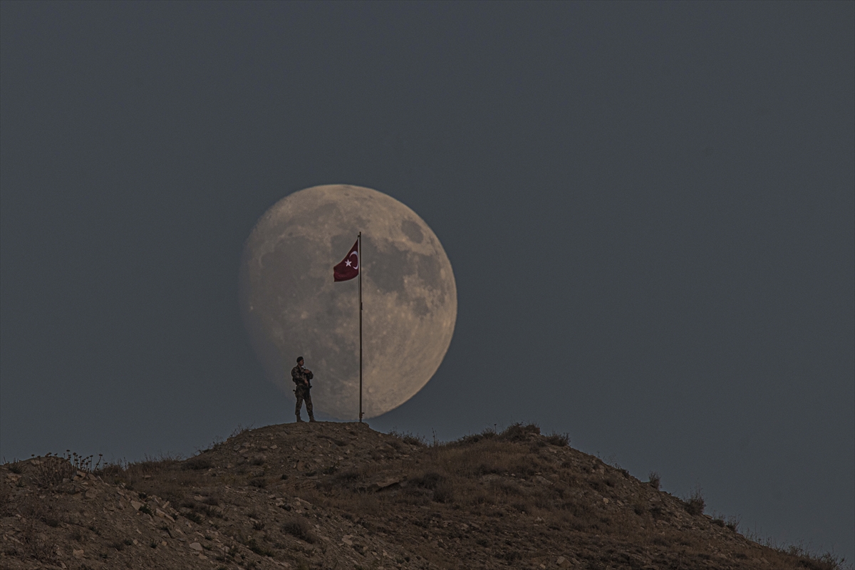 Türk askeri ve Süper Ay