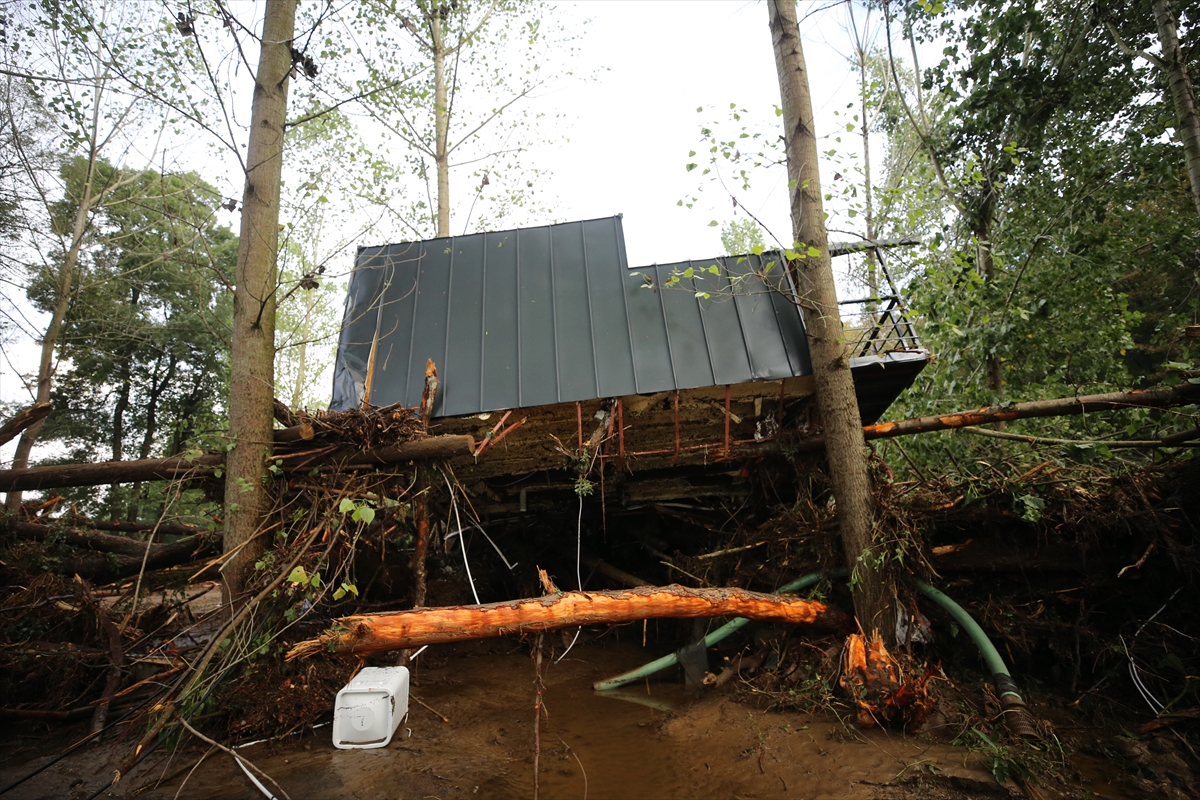 Kırklareli'de sağanak yağış sele sebep oldu