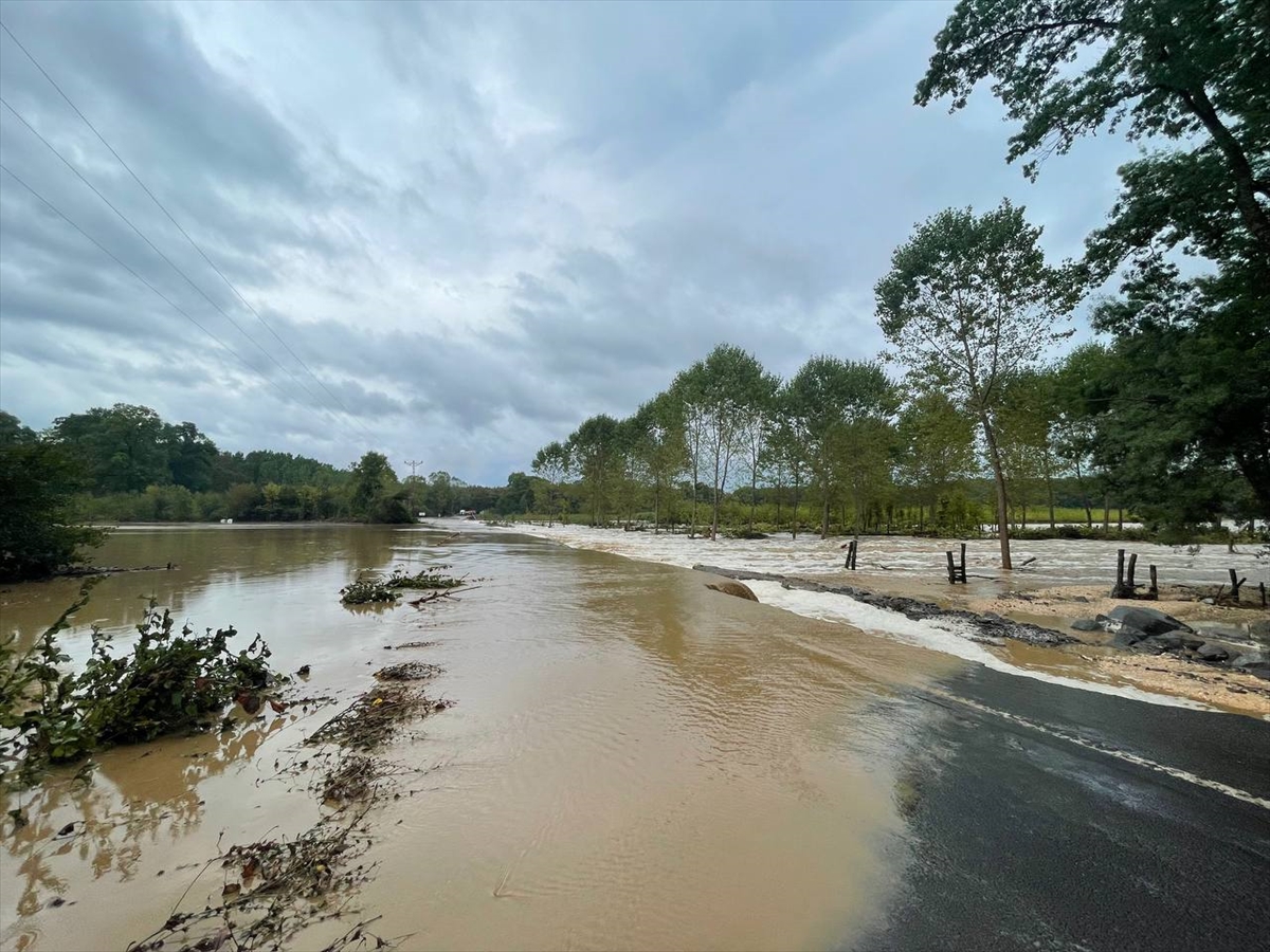 Kırklareli'de sağanak yağış sele sebep oldu