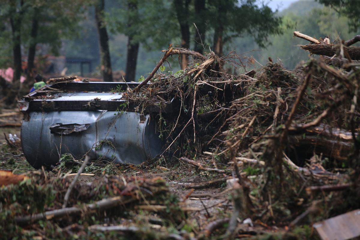 Kırklareli'de sağanak yağış sele sebep oldu