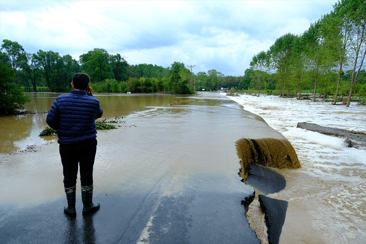 Kırklareli'de sağanak yağış sele sebep oldu