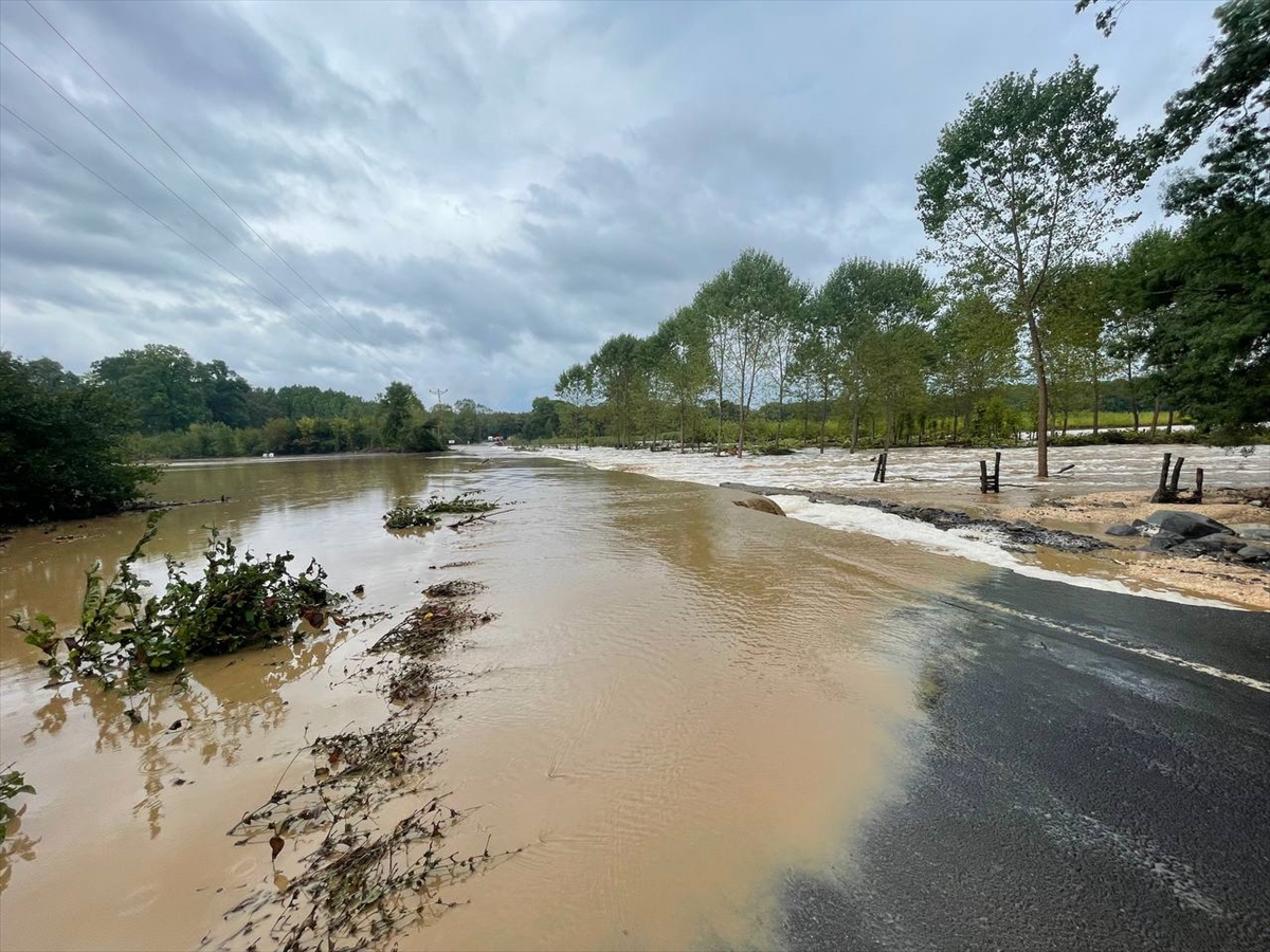 Kırklareli'de sağanak yağış sele sebep oldu