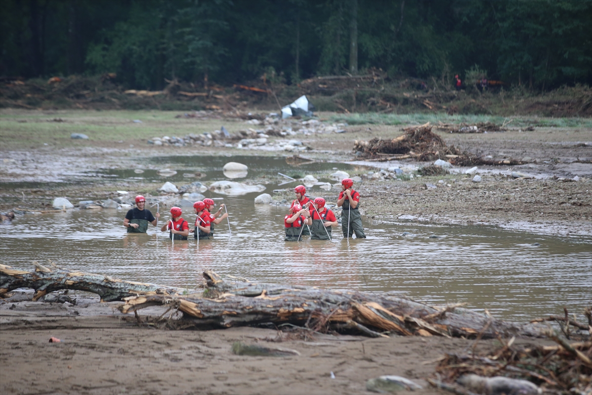 Kırklareli'de sağanak yağış sele sebep oldu