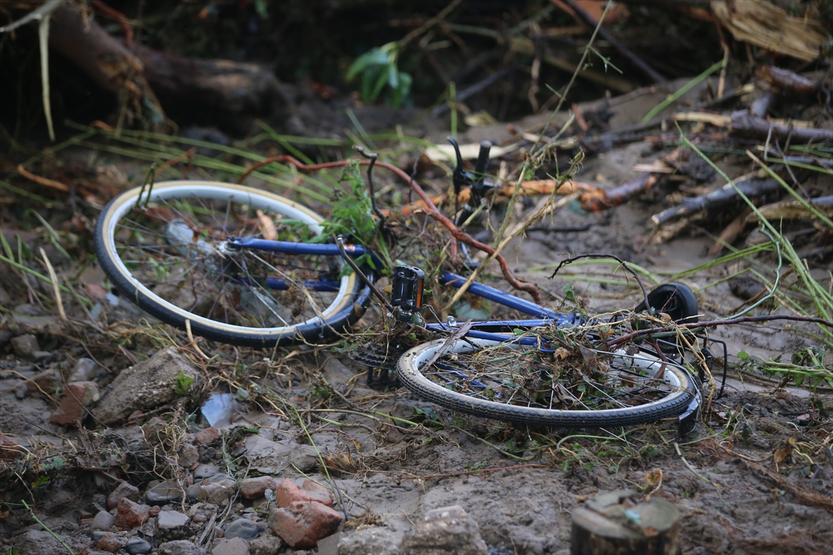 Kırklareli'de sağanak yağış sele sebep oldu
