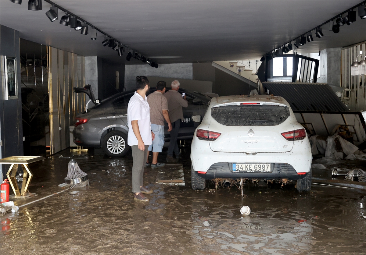İstanbul'da sel felaketinde hasar oluştu