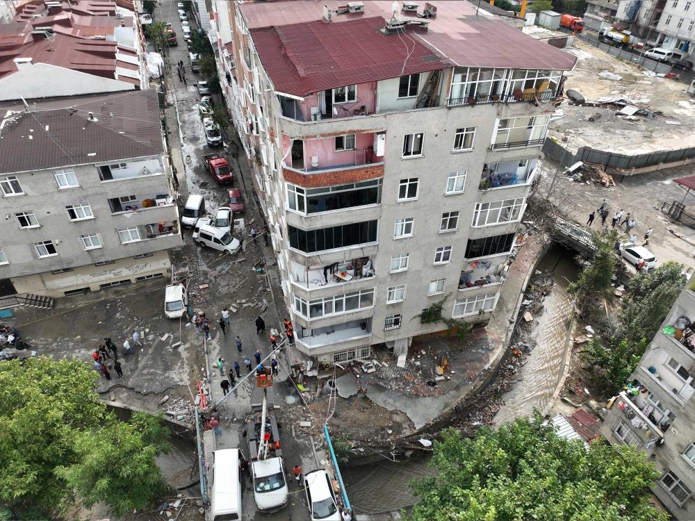İstanbul'da sel felaketinde hasar oluştu