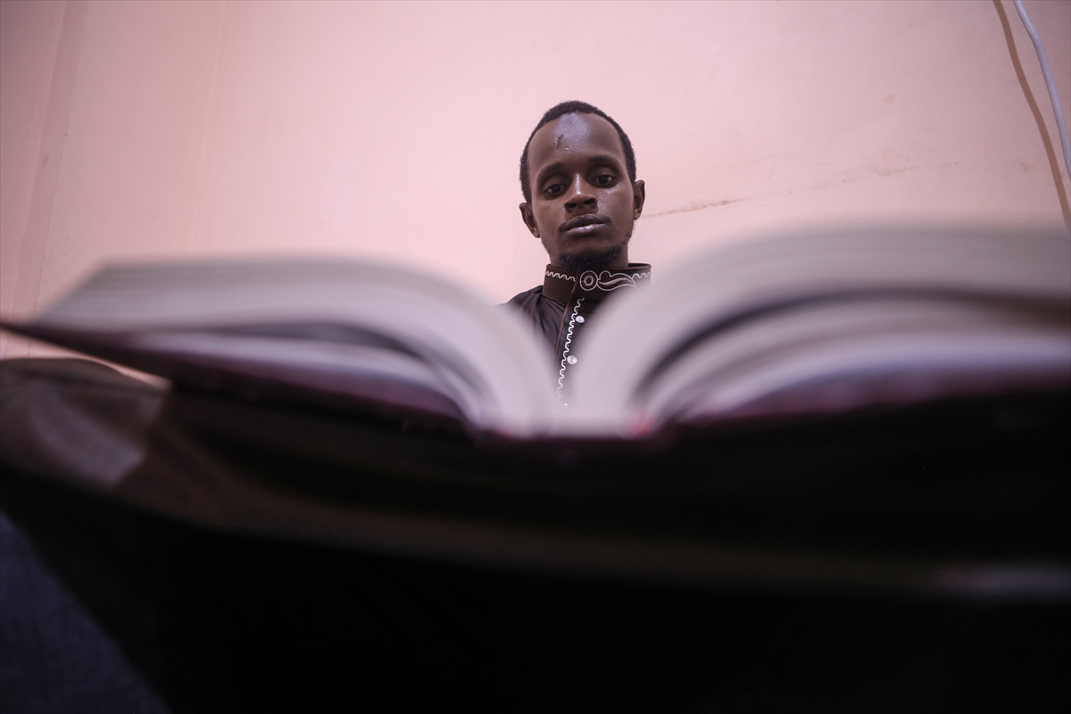 Gineli gencin Ezher Üniversitesi'nde okumak için bisikletiyle 6 ülkeyi geçtiği tehlikeli yolculuk