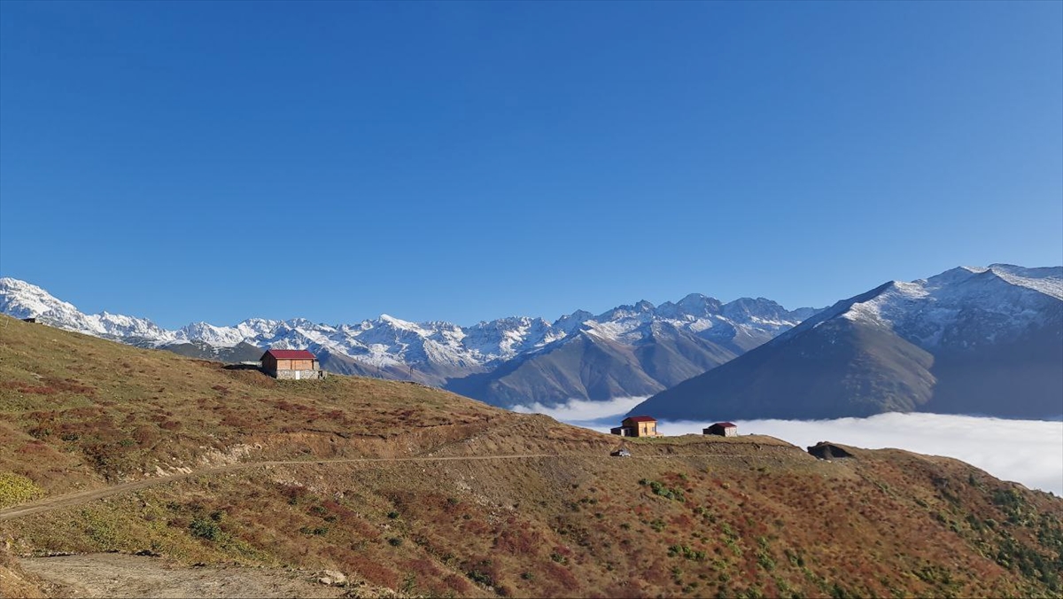 Kaçkar Dağları'nda iki mevsim bir arada
