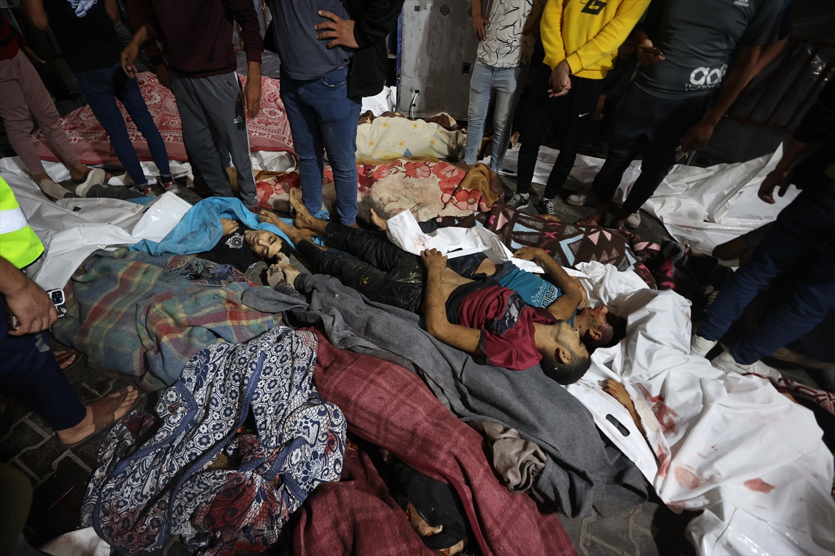 İsrail'in Gazze'de hastaneyi bombalaması sonucu yüzlerce kişi can verdi