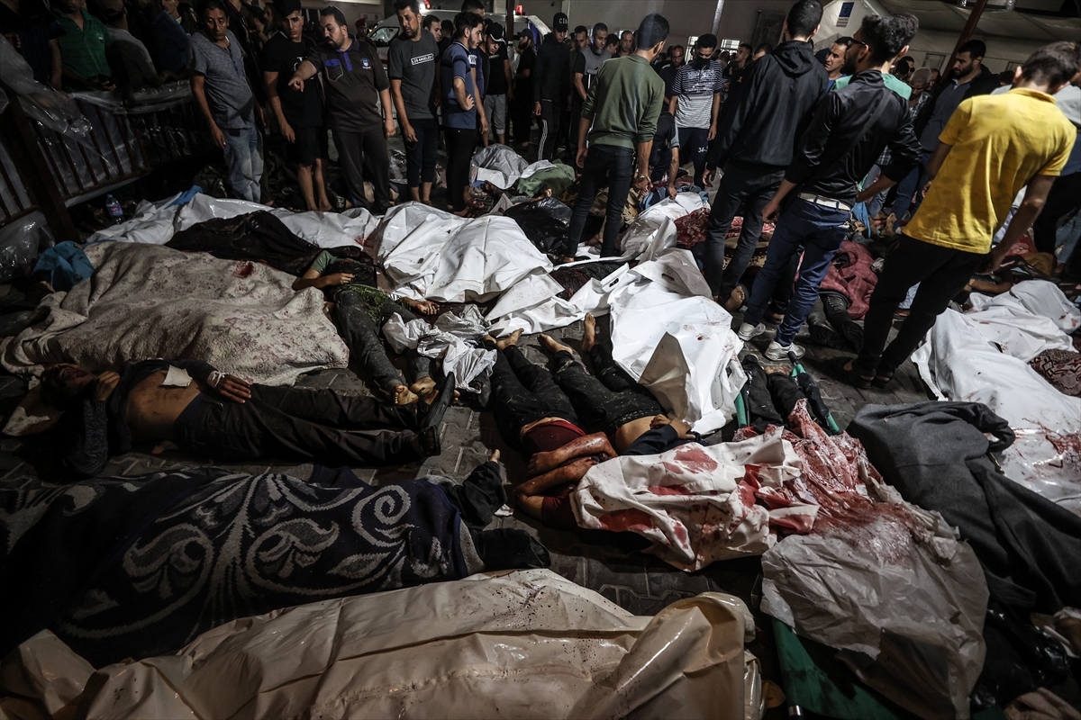 İsrail'in Gazze'de hastaneyi bombalaması sonucu yüzlerce kişi can verdi