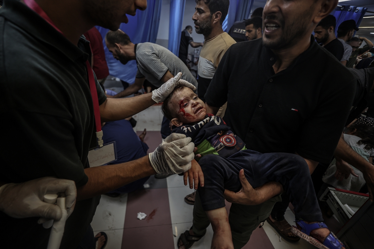 İsrail'in Gazze'de hastaneyi bombalaması sonucu yüzlerce kişi can verdi