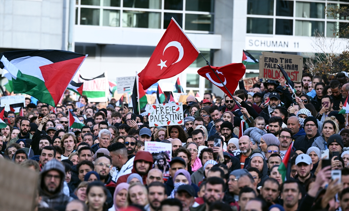 Dünyanın dört bir yanından Filistin'e destek gösterisi