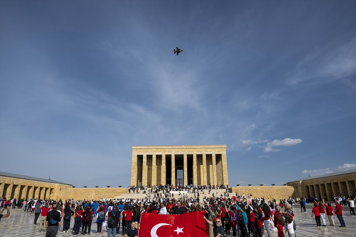 SOLOTÜRK, Anıtkabir üzerinde prova uçuşu yaptı