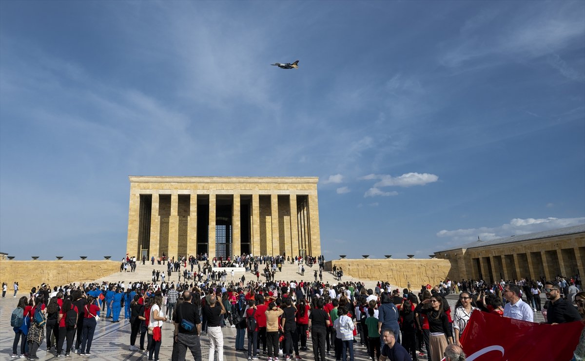 SOLOTÜRK, Anıtkabir üzerinde prova uçuşu yaptı