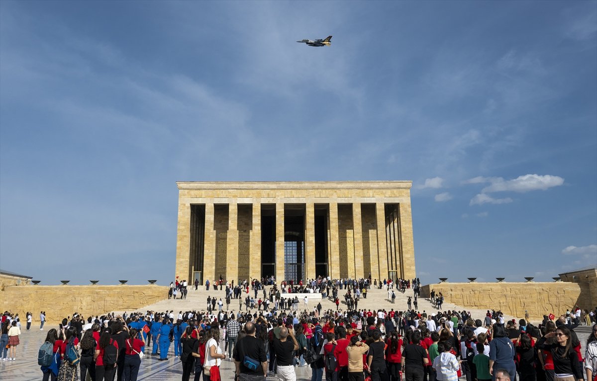 SOLOTÜRK, Anıtkabir üzerinde prova uçuşu yaptı