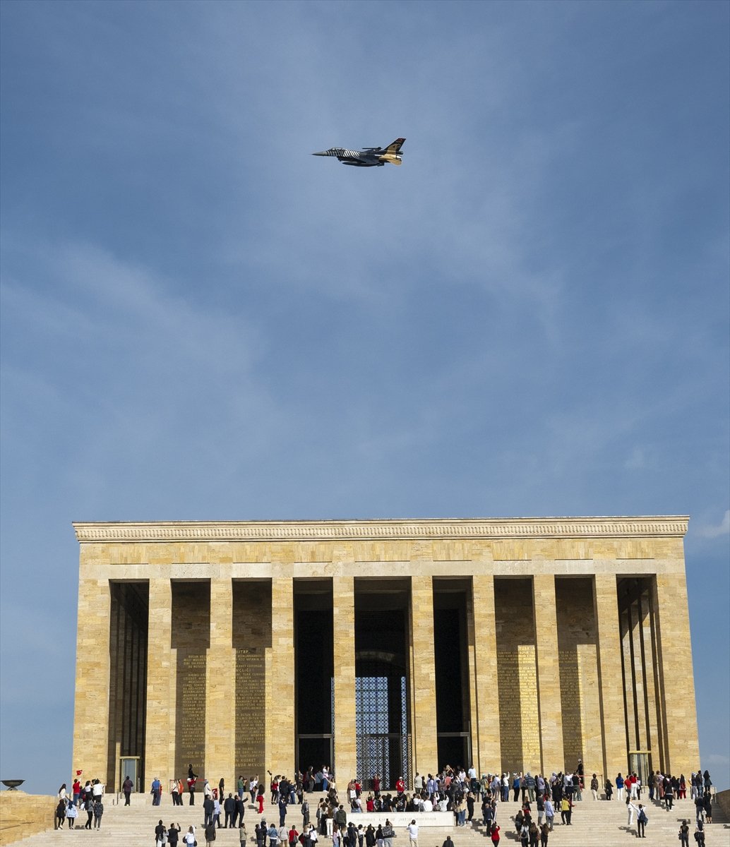 SOLOTÜRK, Anıtkabir üzerinde prova uçuşu yaptı