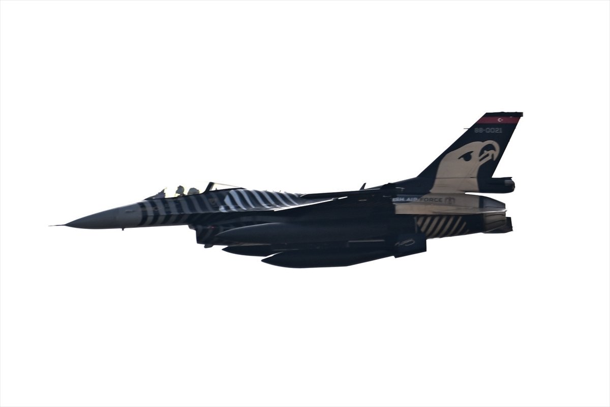 SOLOTÜRK, Anıtkabir üzerinde prova uçuşu yaptı