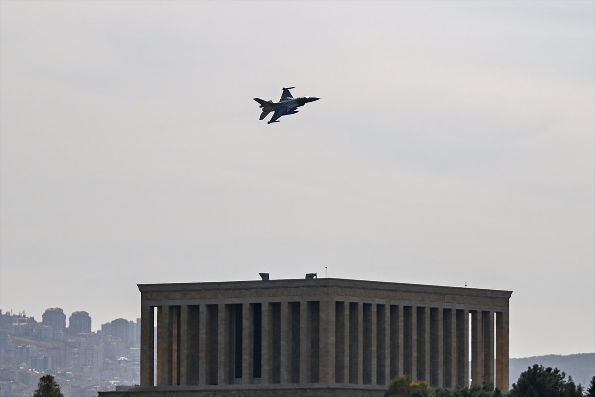 SOLOTÜRK, Anıtkabir üzerinde prova uçuşu yaptı