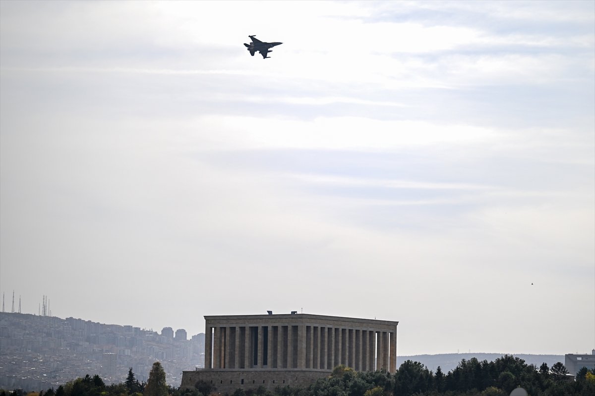 SOLOTÜRK, Anıtkabir üzerinde prova uçuşu yaptı