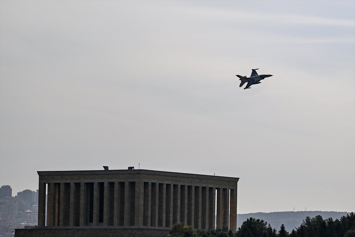 SOLOTÜRK, Anıtkabir üzerinde prova uçuşu yaptı
