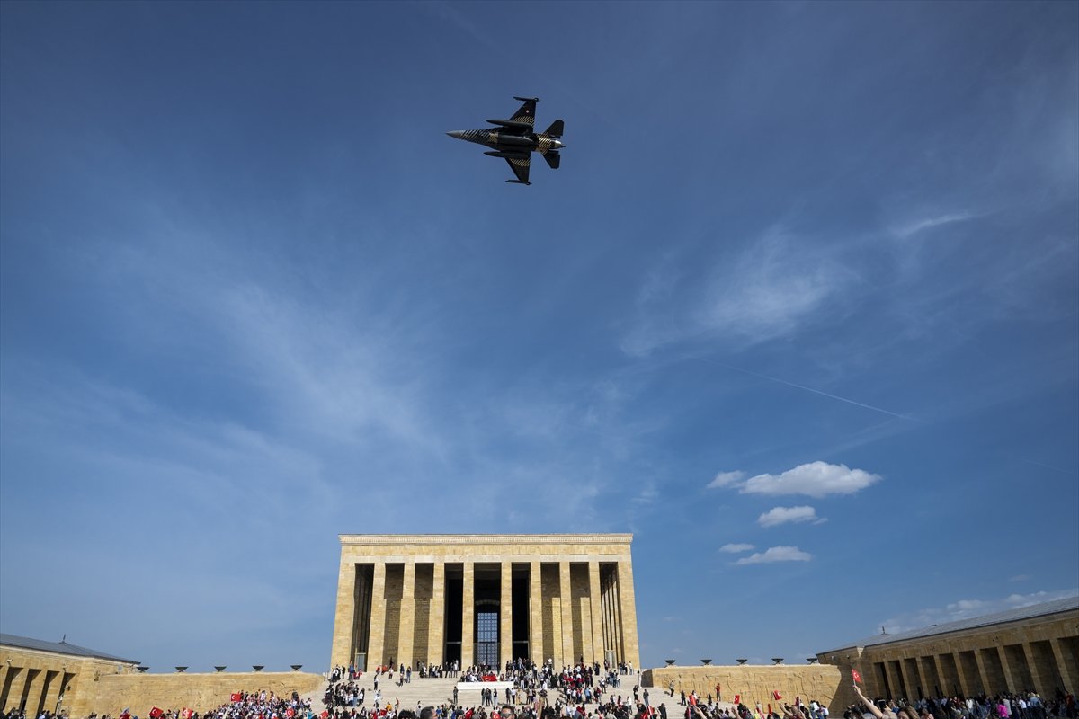 SOLOTÜRK, Anıtkabir üzerinde prova uçuşu yaptı