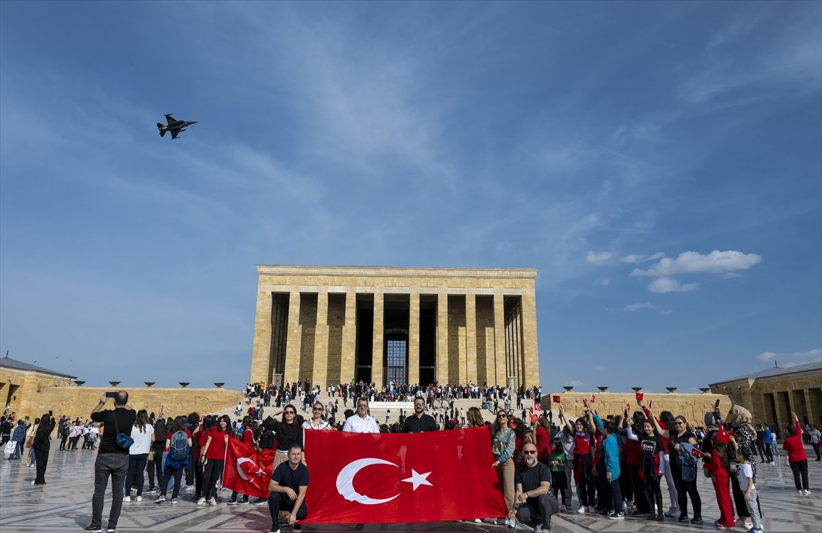 SOLOTÜRK, Anıtkabir üzerinde prova uçuşu yaptı
