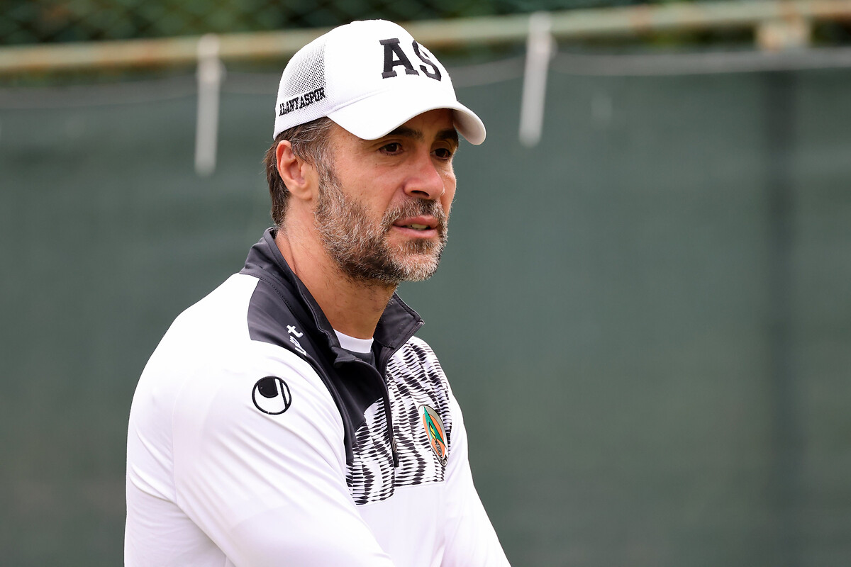 Süper Lig 2023-2024 sezonunda görevi bırakan teknik direktörler