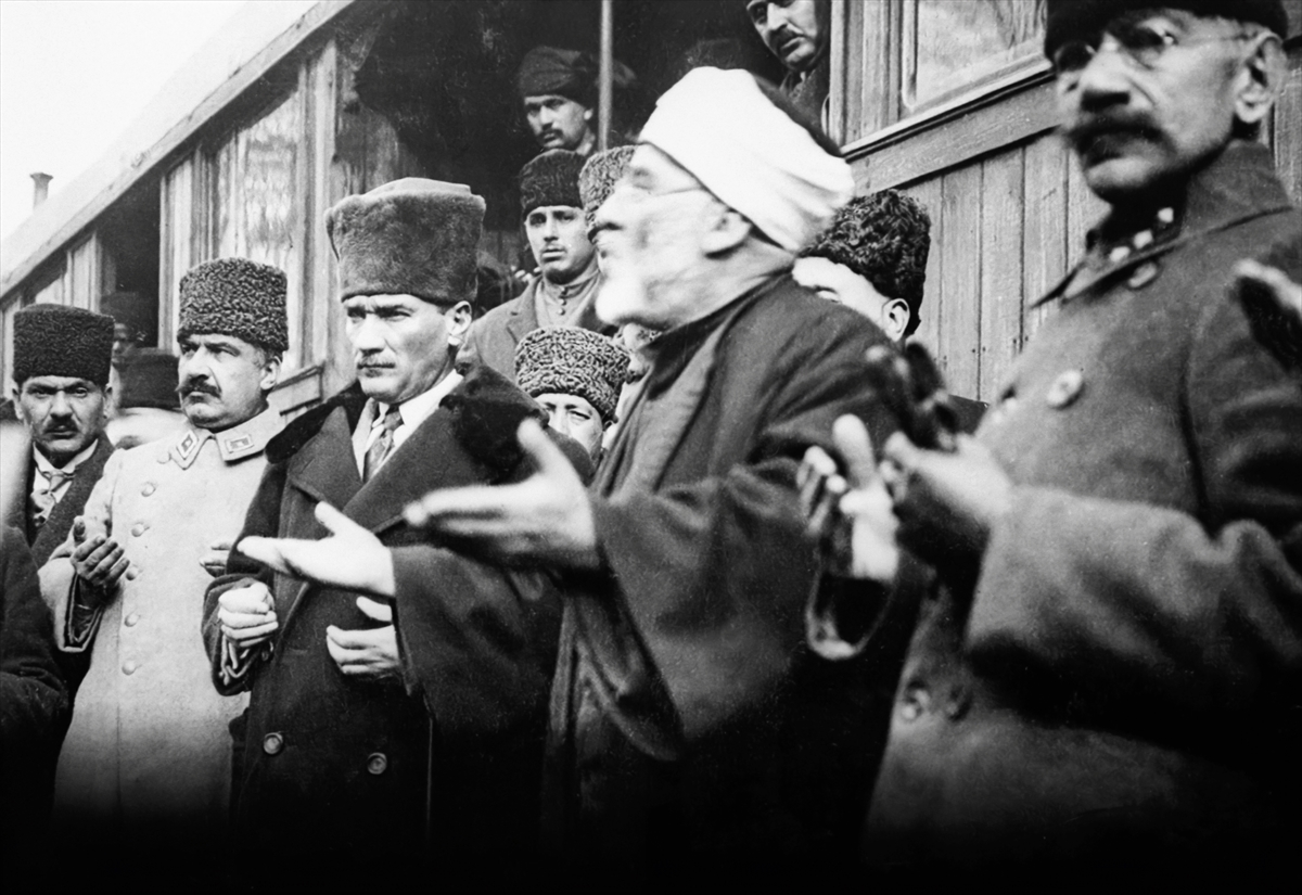 100 fotoğraf ile Mustafa Kemal Atatürk
