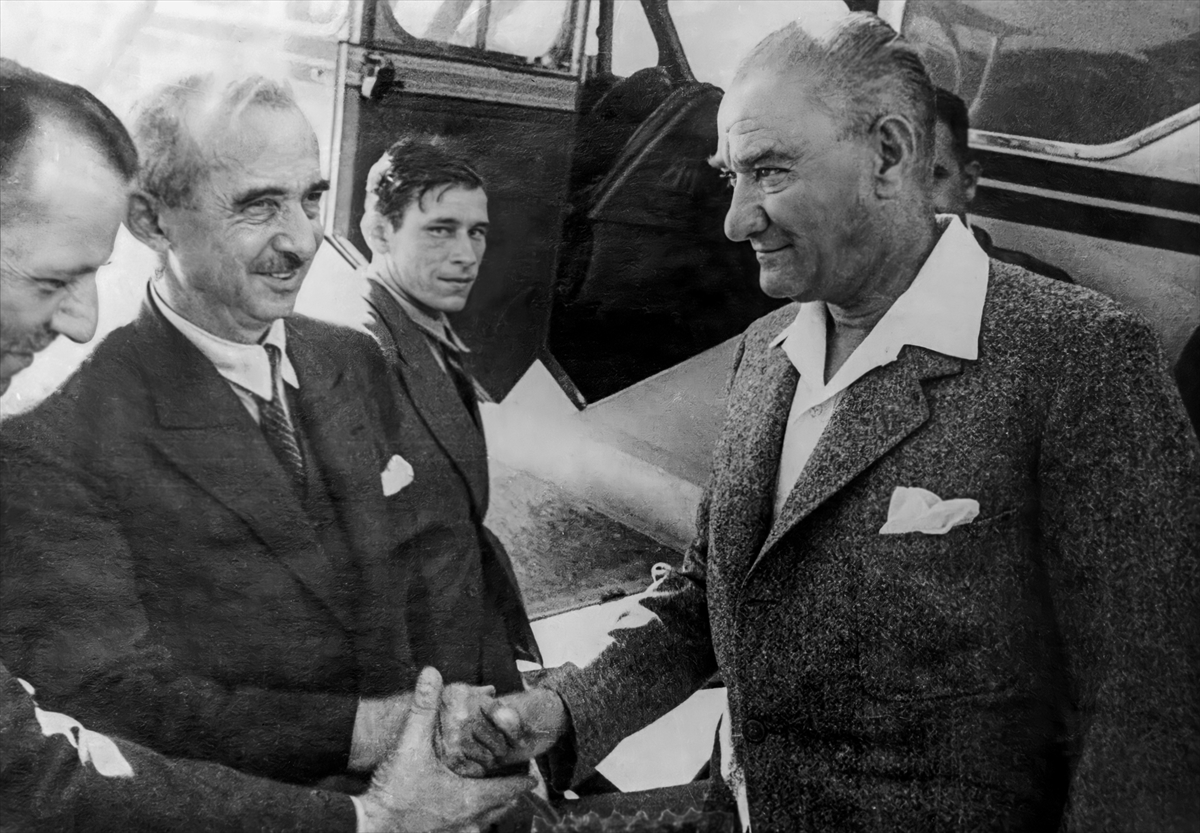 100 fotoğraf ile Mustafa Kemal Atatürk