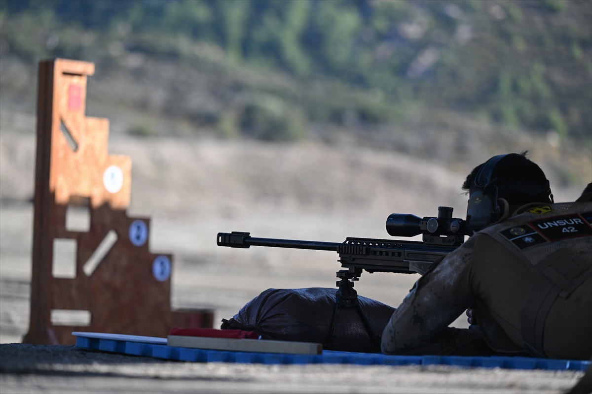 İzmir'de jandarma keskin nişancıları yarıştı