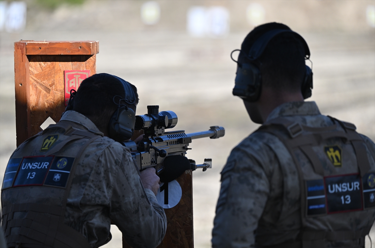 İzmir'de jandarma keskin nişancıları yarıştı