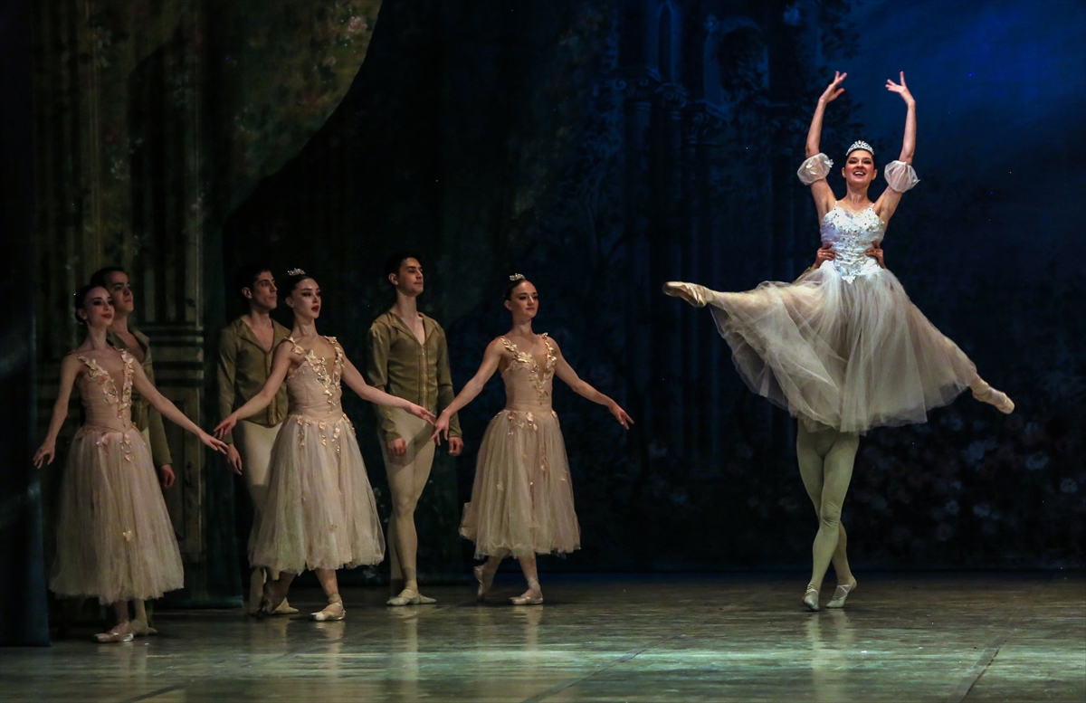 Ankara Devlet Opera ve Balesi'nden ilgi çeken prova: "Fındıkkıran"