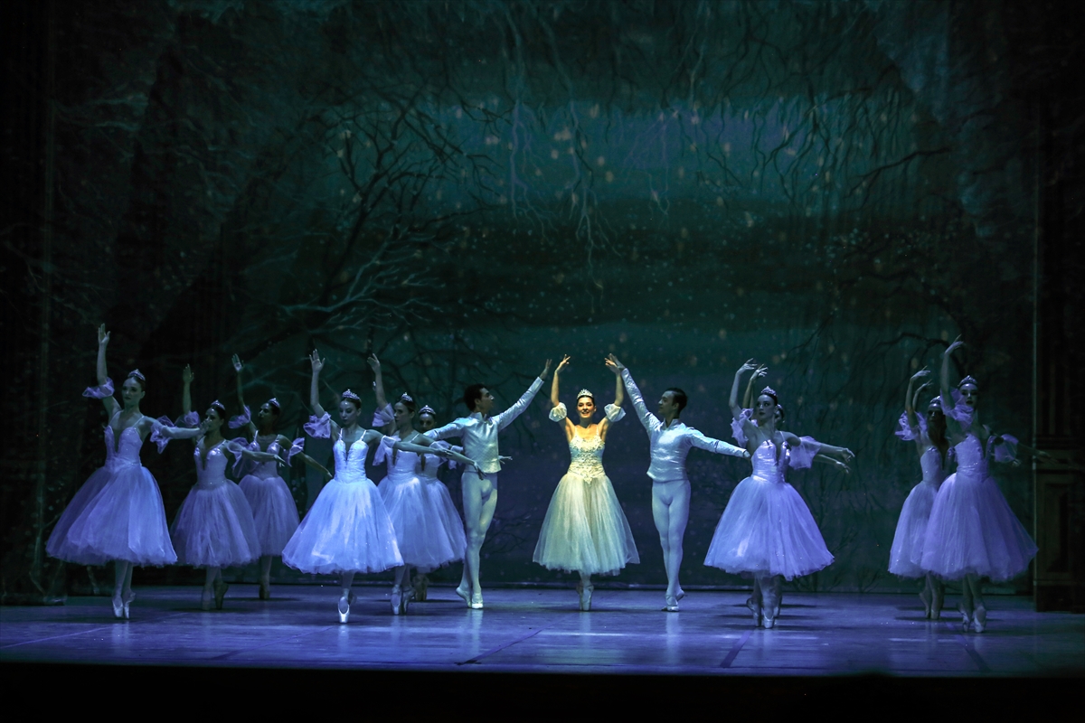 Ankara Devlet Opera ve Balesi'nden ilgi çeken prova: "Fındıkkıran"