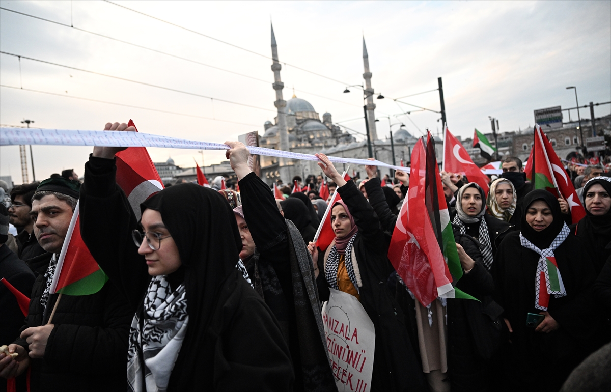 İstanbul'da tarihi yürüyüş: Şehitlerimize Rahmet, Filistin'e Destek, İsrail'e Lanet!