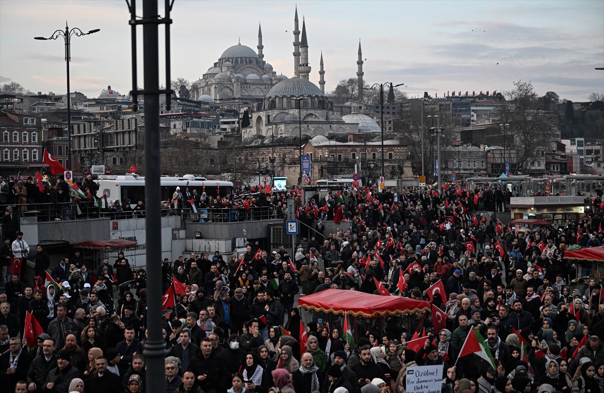 İstanbul'da tarihi yürüyüş: Şehitlerimize Rahmet, Filistin'e Destek, İsrail'e Lanet!