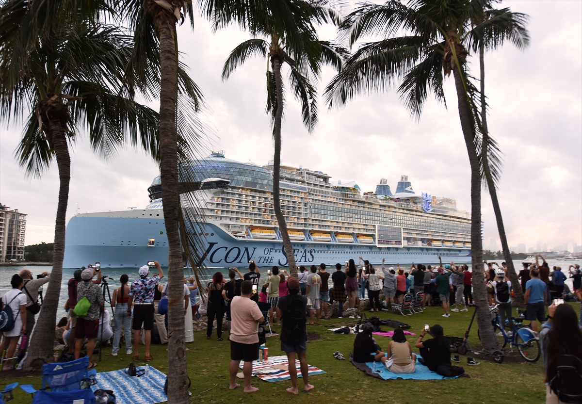 Dünya'nın en büyük yolcu gemisi yola çıkıyor