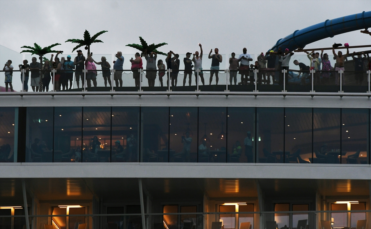 Dünya'nın en büyük yolcu gemisi yola çıkıyor