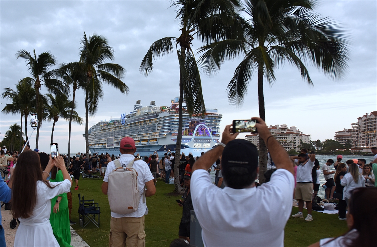 Dünya'nın en büyük yolcu gemisi yola çıkıyor