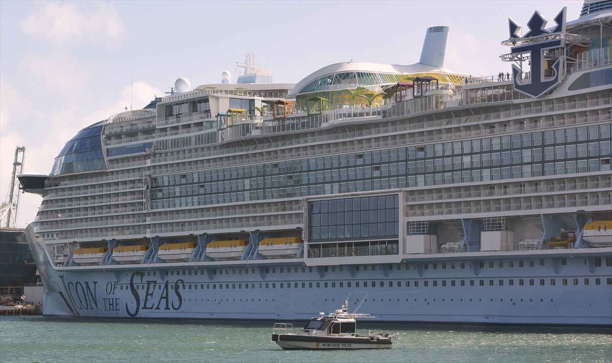 Dünya'nın en büyük yolcu gemisi yola çıkıyor