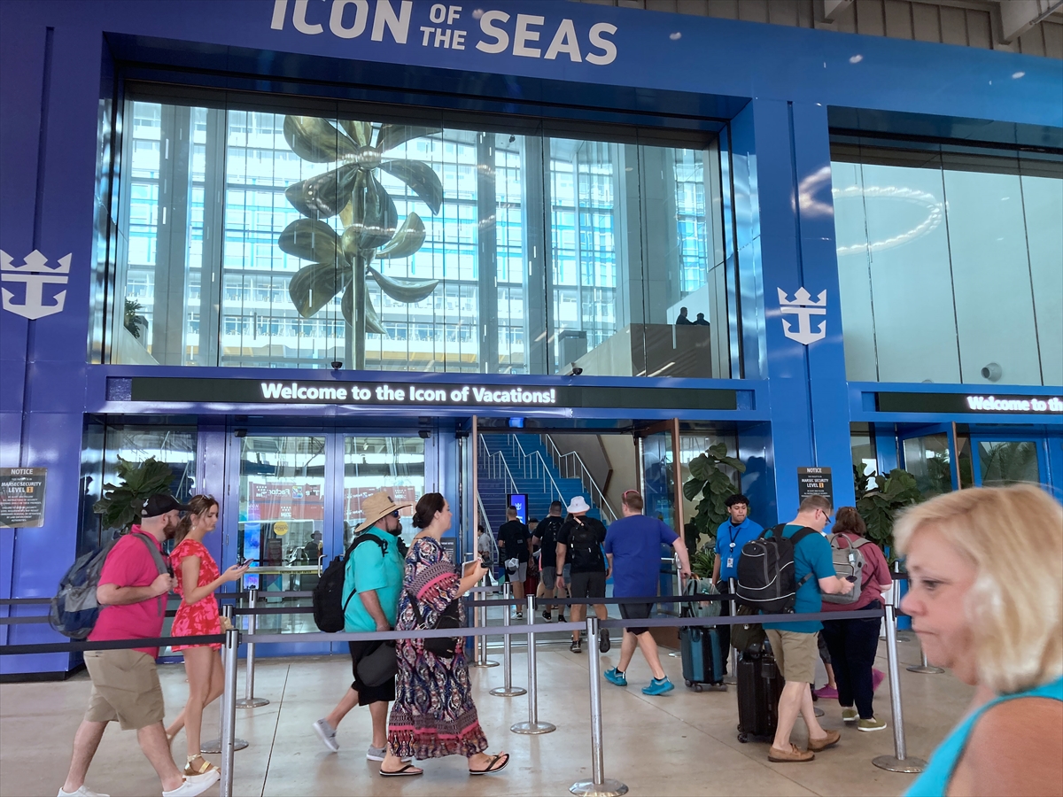 Dünya'nın en büyük yolcu gemisi yola çıkıyor