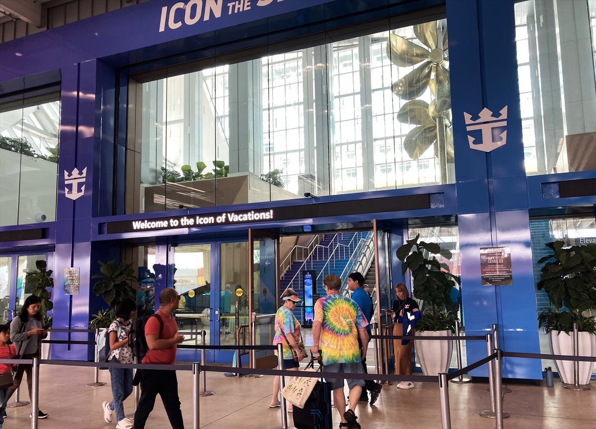 Dünya'nın en büyük yolcu gemisi yola çıkıyor