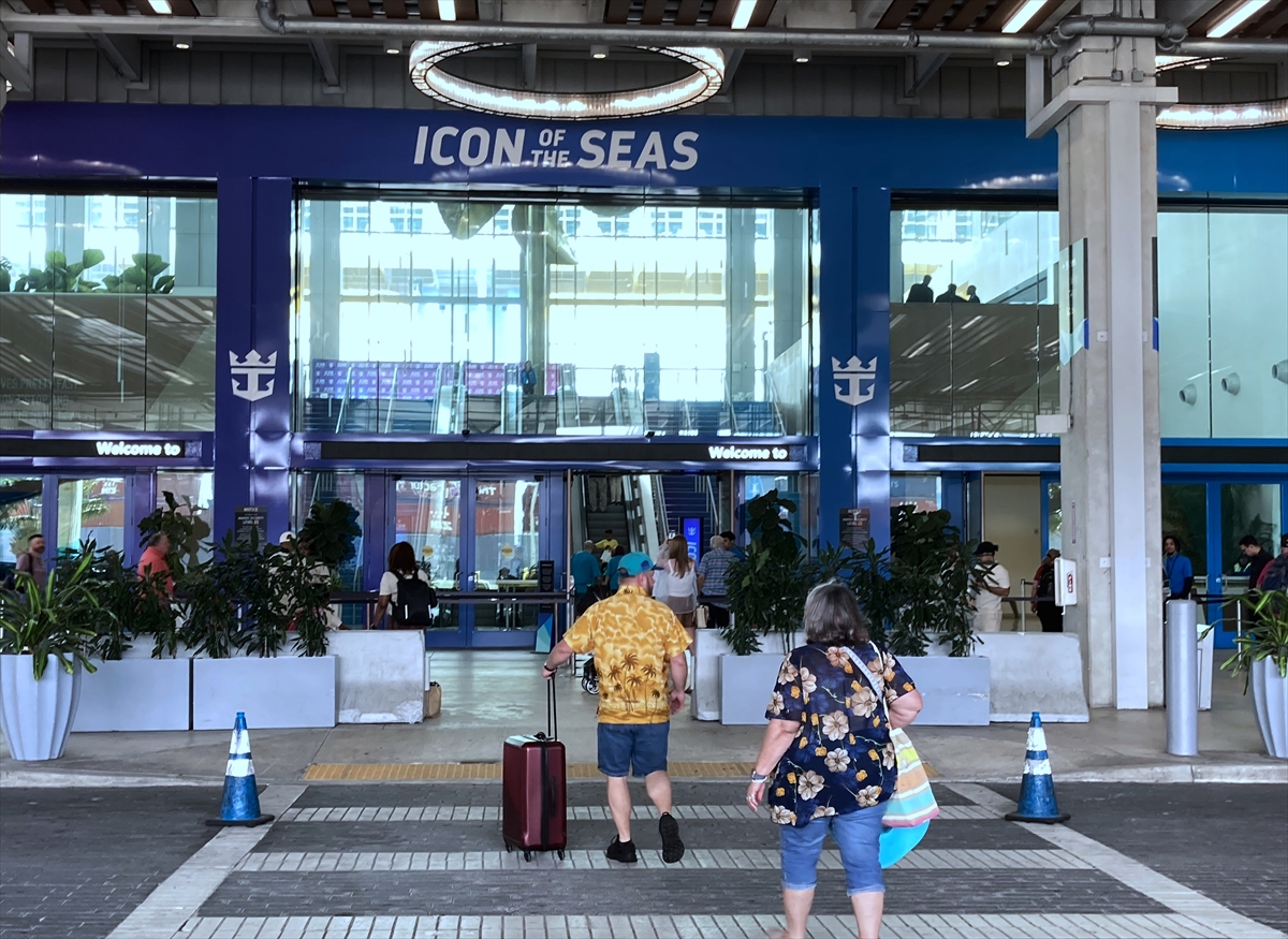 Dünya'nın en büyük yolcu gemisi yola çıkıyor