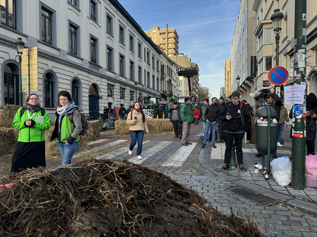 Çiftçiler, Brüksel'de ortalığı savaş alanına çevirdi