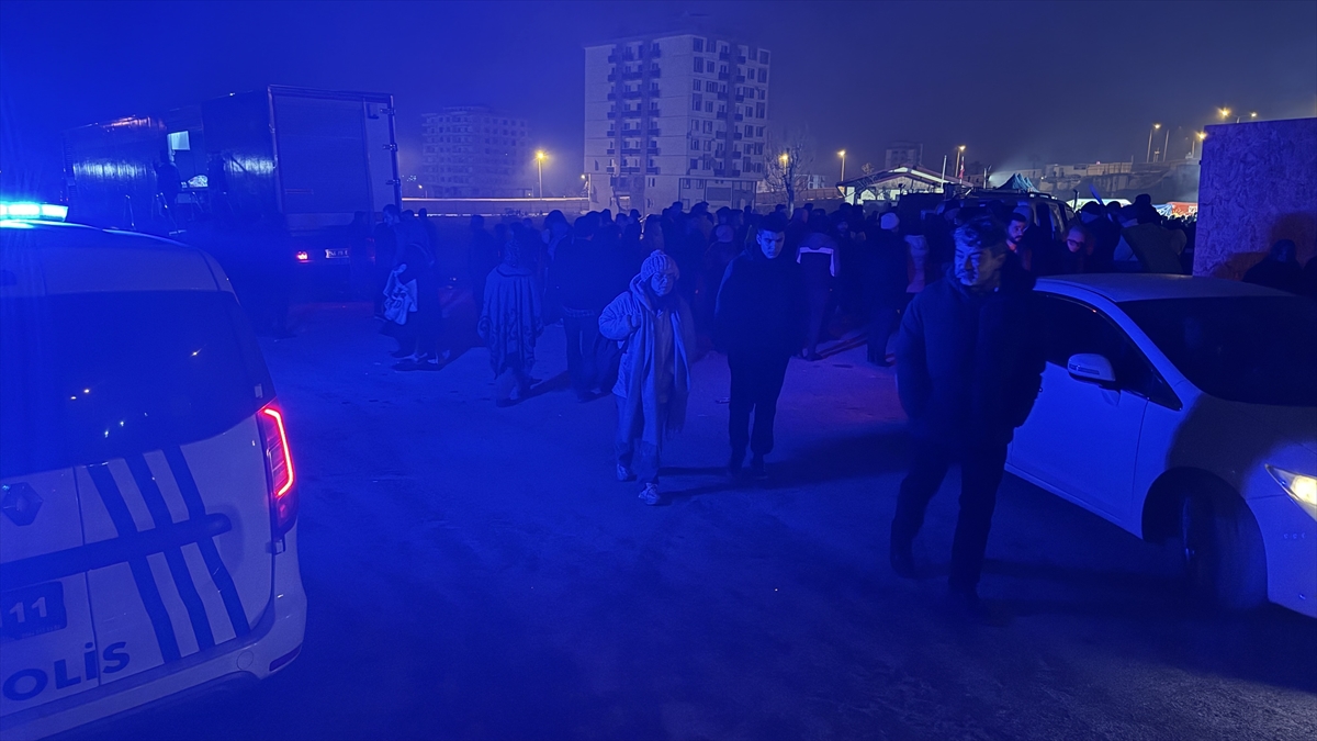 Depremzedeler, 6 Şubat'ın yıl dönümünde sokaklarda