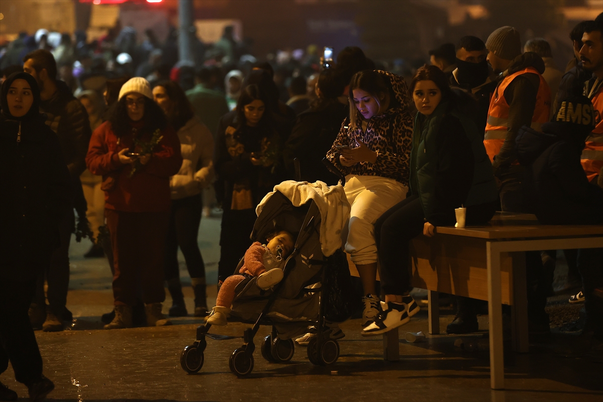 Depremzedeler, 6 Şubat'ın yıl dönümünde sokaklarda