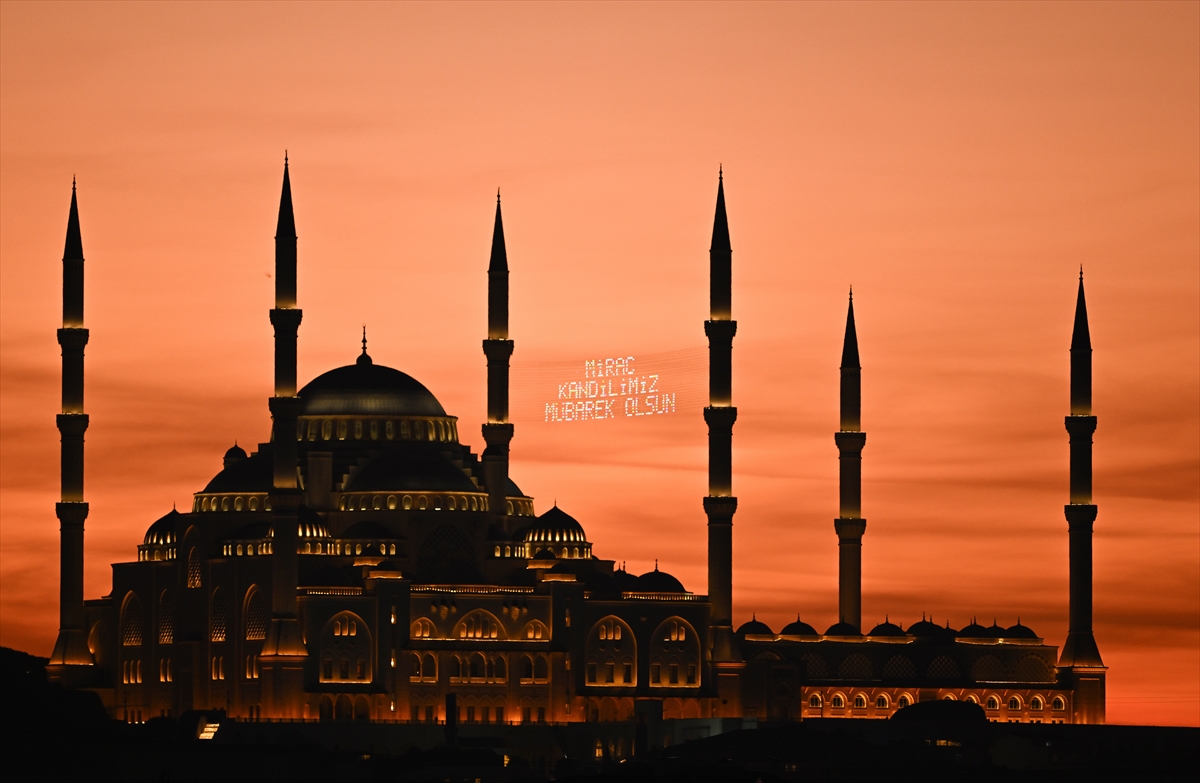 Miraç Kandili yurt genelinde dualarla idrak edildi