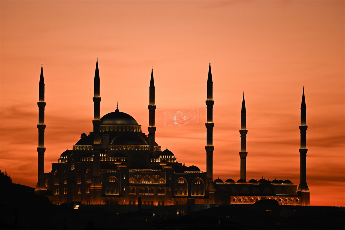 Miraç Kandili yurt genelinde dualarla idrak edildi