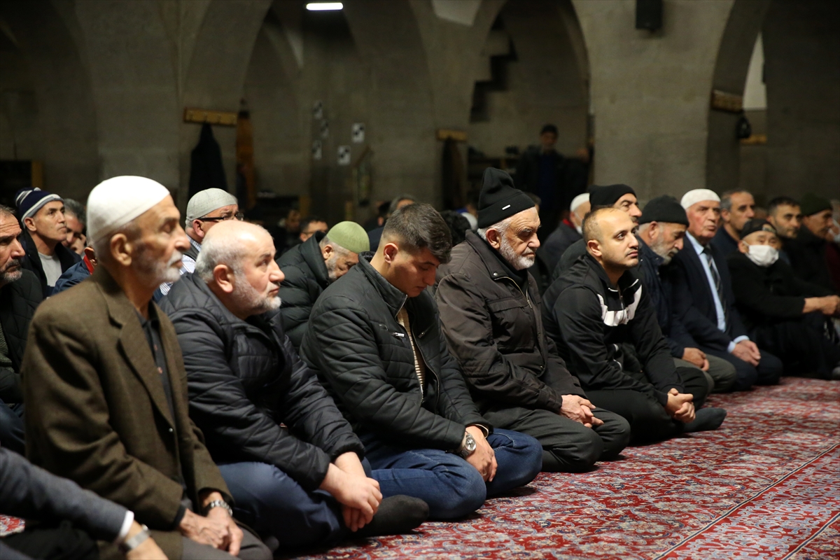 Miraç Kandili yurt genelinde dualarla idrak edildi